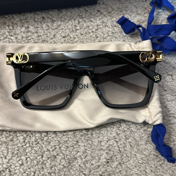 Sunglasses - Picture 7 of 7